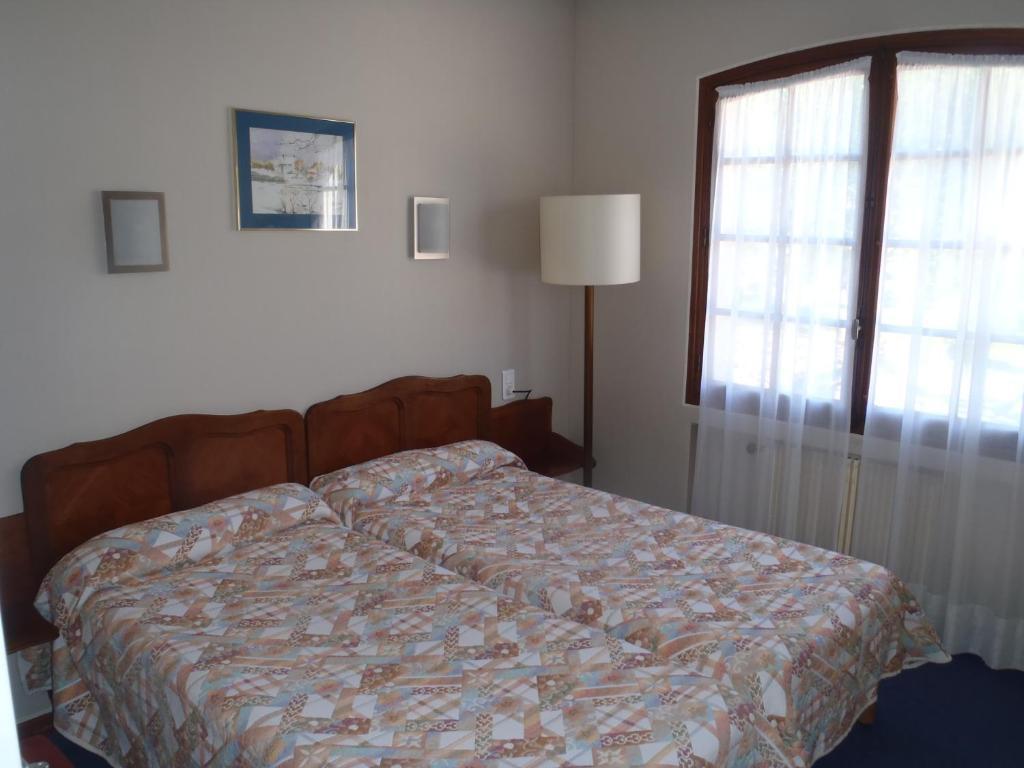 Grand Hotel Du Cours Sisteron Room photo
