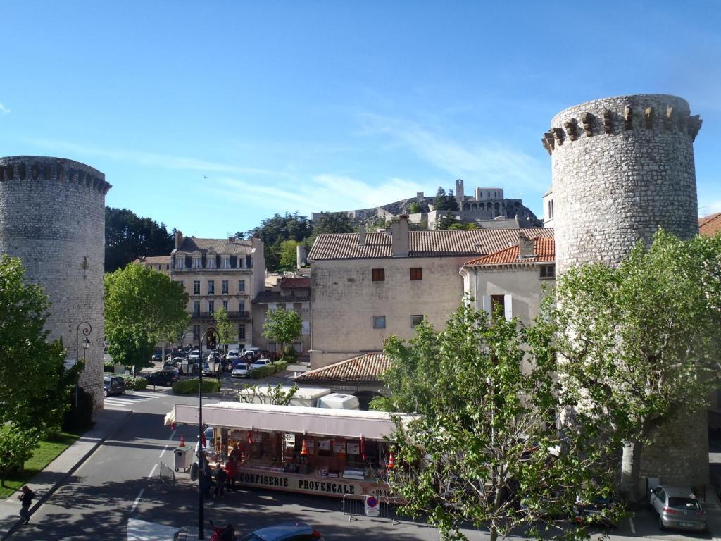 Grand Hotel Du Cours Sisteron Room photo