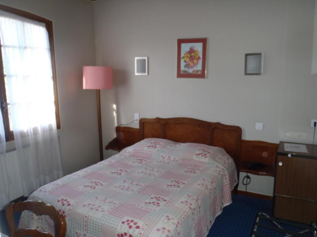 Grand Hotel Du Cours Sisteron Room photo