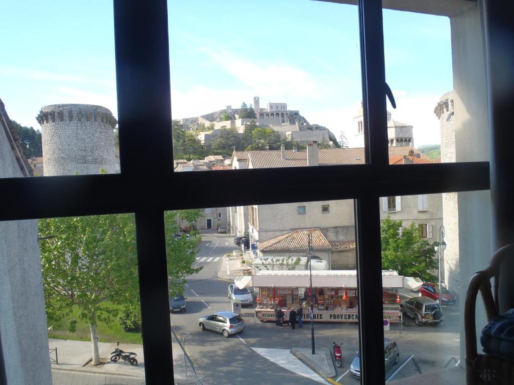Grand Hotel Du Cours Sisteron Room photo