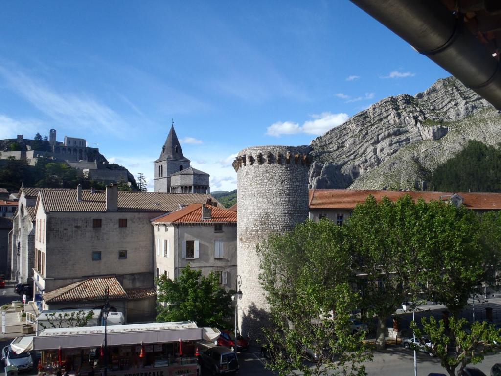 Grand Hotel Du Cours Sisteron Room photo