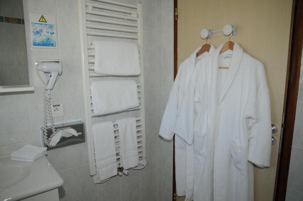 Grand Hotel Du Cours Sisteron Room photo